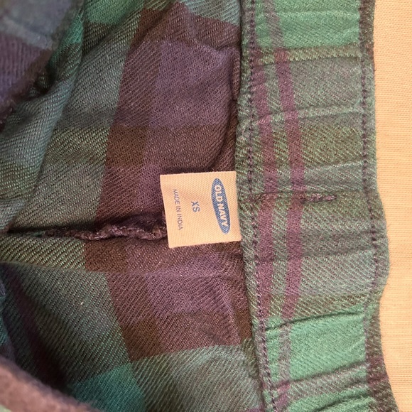 Old Navy plaid pajama shorts, size XS - Picture 2 of 4